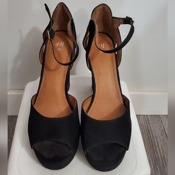 Heels - Picture 2 of 2